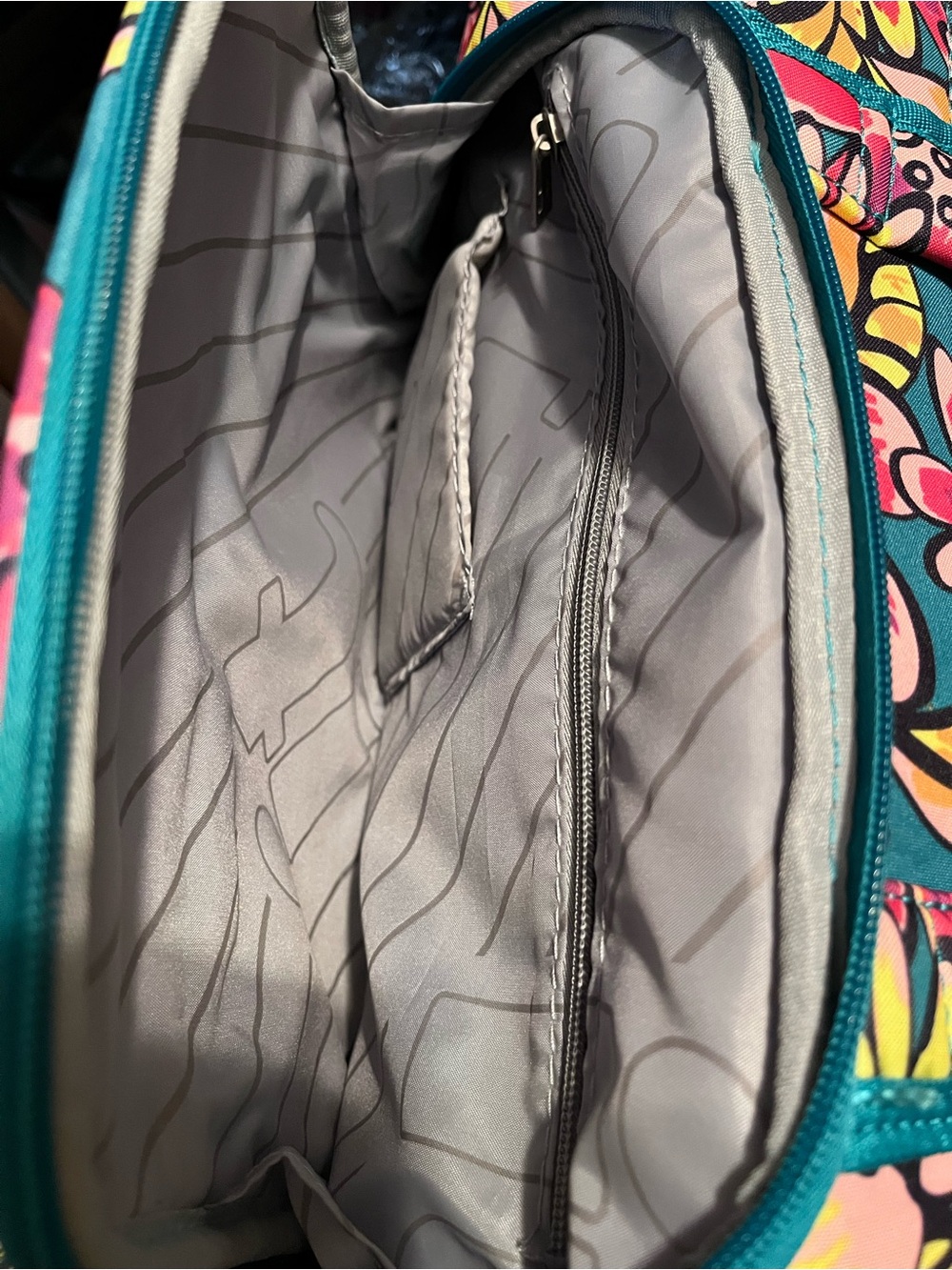 IT Luggage Floral  Weekender Duffel Bag - Green Meadow - Picture 6 of 7